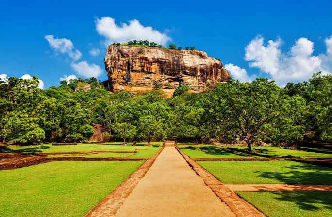 Drive to Sigiriya - Ancient Wonders & A Water-Kissed Paradise, image 1